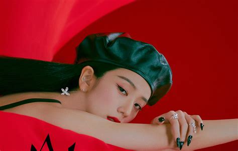 Jisoo Debuts At Number Two On Billboard Global 200 With ‘flower