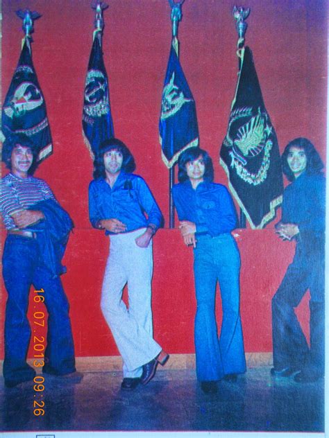 BIOGRAFI MUSIK & FILM INDONESIA: KOES PLUS