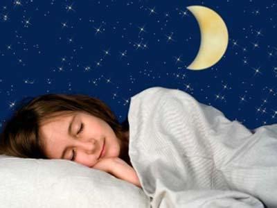 Gambar 4 t, dan orang tidur. Waspada Jika Selalu Berkeringat Saat Tidur Malam