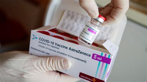Man wird nur kaum einen arzt finden, der einem nach astra als zweitimpfung was anderes verabreicht. Nach Corona-Impfung mit AstraZeneca: Krankenschwester ...