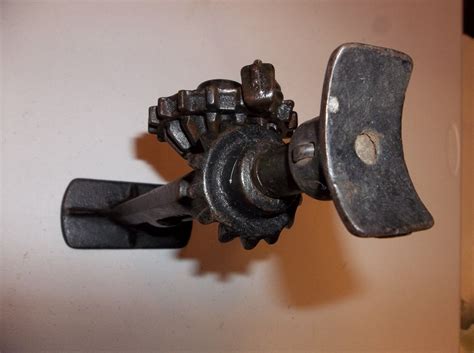 RARE Vtg Antique Cast Iron Auto Car Jack Elite MFG Co. Ashland OH 4NX