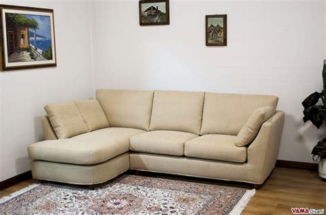 Tra i vari modelli di divano letto, a volte si fatica a scegliere il divano letto singolo, che invece è sempre utile e viene proposto in svariati. Divano Angolare Piccolo in Tessuto Realizzabile su Misura