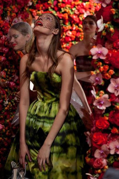 Garden Couture At Dior In 2020 Raf Simons Dior Dior Haute Couture Dior