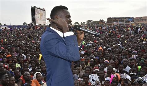 Последние твиты от vote4kyagulanyi4anew🇺🇬 (@bobi2wine). Photos: Thousands turn up for Bobi Wine's final rally