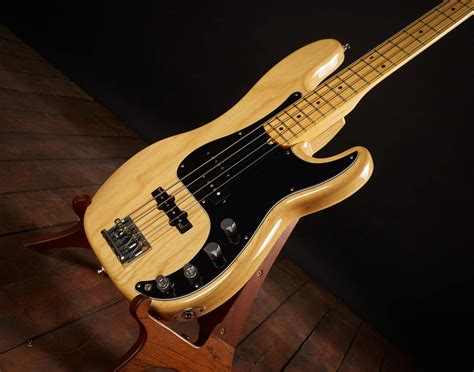 FENDER 2015 American Deluxe Precision Bass Natural Electric Bass Guitar