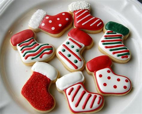 In a medium mixing bowl, combine confectioners' sugar with meringue powder. Christmas Cookies Royal Icing | Cookies | Pinterest ...