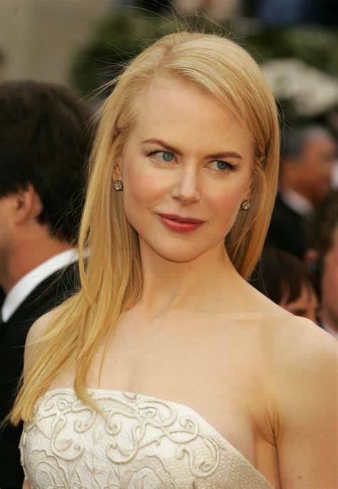 She has received an academy award, two primetime emmy awards. Nicole Kidman: Bir Haftada Çöküş Yaşadım! - Sinema Port