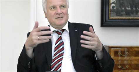Bundesinnenminister seehofer rechnet mit bundesweiter beobachtung von „querdenkern. Seehofer kündigt bayerische «Maßnahmen der Notwehr» an ...