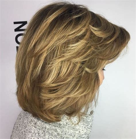 Medium Feathered Hairstyle For Thick Hair In 2020 Modern