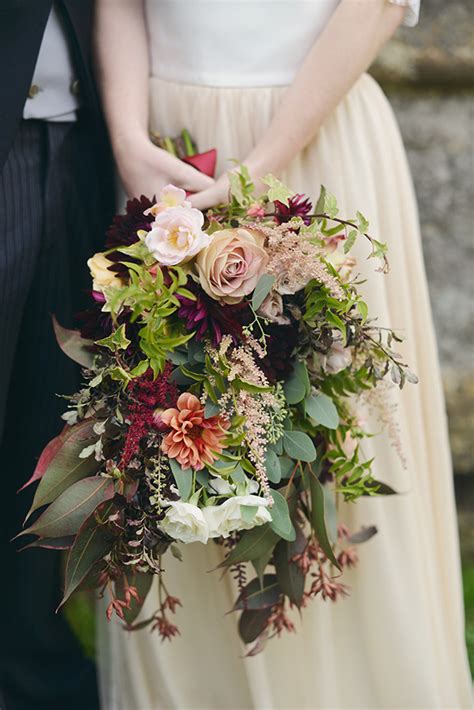 16 Beautifully Rich And Rustic Bouquet Ideas For Autumn Brides