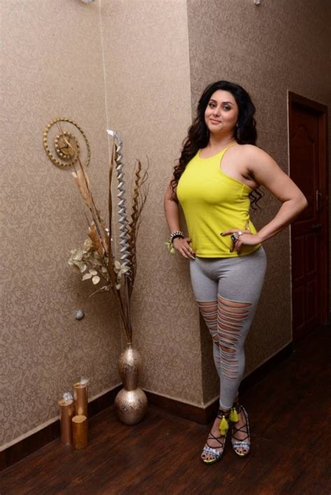 Namitha Photos Hd Latest Images Pictures Stills Of Namitha Filmibeat