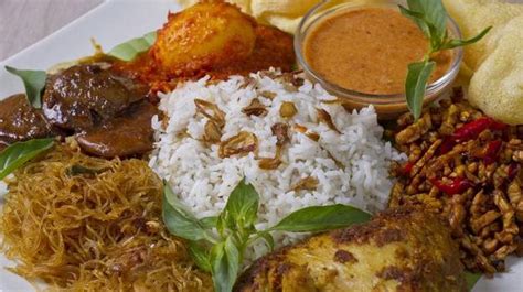 It is traditionally associated with the island of java, which is considered to be the place of origin of this authentic indonesian dish. 5 Pilihan Resep Nasi Uduk Yang Enak Dan Istimewa - Resep Mami