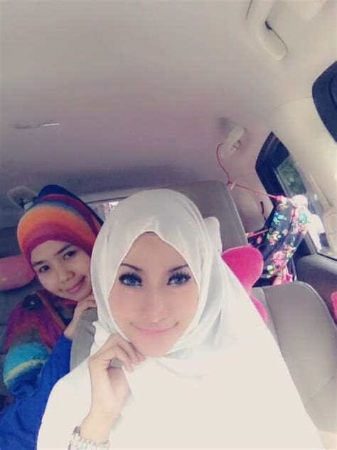 Amel Alvi Sexy Hijab