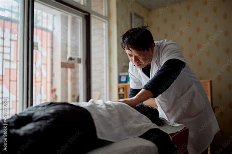 Blind Massage Therapist At Work Foto De Stock Adobe Stock