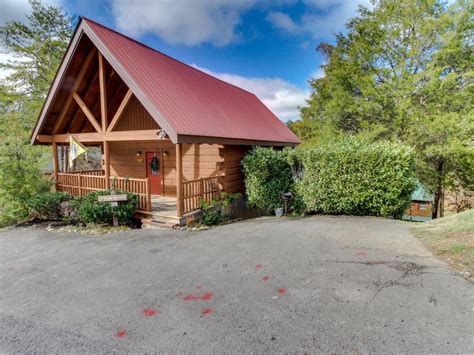 Located in pigeon forge in the tennessee region and dolly parton's stampede reachable within 6 km, smoky best cabin rentals provides accommodation with free wifi, a children's playground, a garden and free private. Lovely Pet-Friendly Cabin Rental near the Great Smoky ...