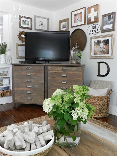 How to create a Gallery Wall around a tv in a corner | Rooms FOR Rent Blog | For the Home - Art ...