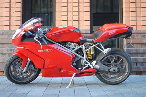 Both lights on when highs are on. Ducati - 749 Testastretta Biposto - 2003 - Catawiki