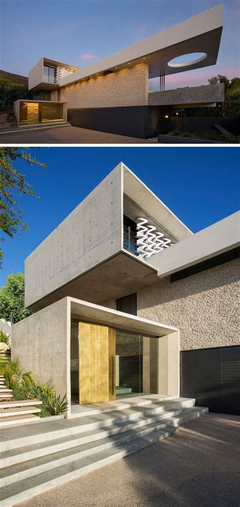 The Modern House Is Made Up Of Rectangular Forms That Are Positioned On