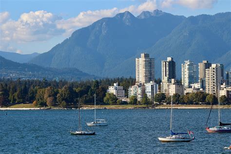 Vancouvers West End And The Coast Mountains Oc 5184 × 3456 R