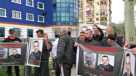Zhdukja e dy 46 vjeçarëve në Sarandë Familjarët protestojnë para