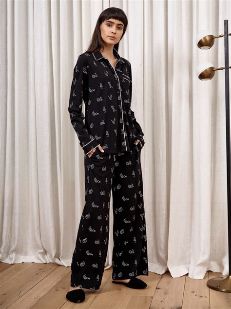 25 Best Pajamas For Women To Cozy Up In All Winter Glamour Best Pajamas Pajamas Women Fancy