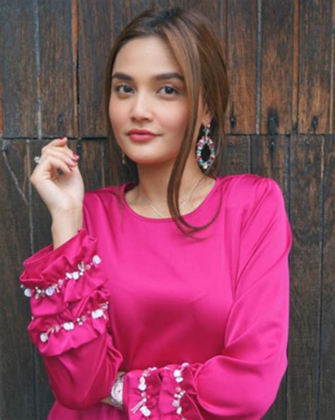 Mungkin surat tersebut sengaja direka untuk meraih populariti dan undian untuk dewi remaja. Biodata Puteri Aishah, Cikgu Comel Dan Pelakon Watak Che ...