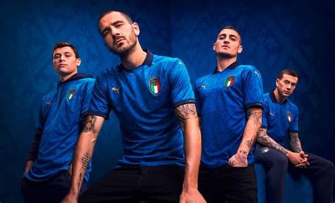 Ensemble survetement del italie manga corta 2020 bleu. Nouveau maillot de l'Italie pour la période 2020-2022 ...