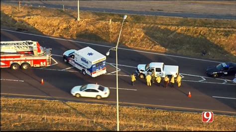 Emergency Crews Respond To Multi Vehicle Crash On I 35