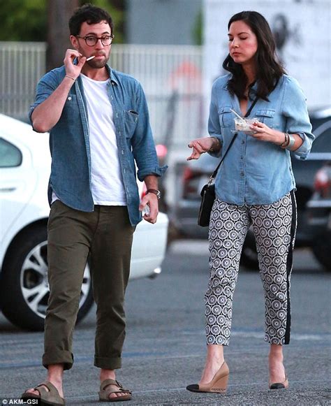 Olivia Munn Steps Out After Being Linked To Aaron Rodgers Daily Mail