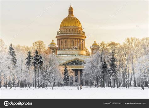 Sure, jogging becomes hardly sustainable, but now you've got snowboarding and skiing. Winter view of St. Isaac's Cathedral in St. Petersburg ...