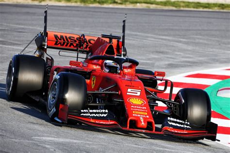 This has allowed ferrari to tighten up it's packaging, resulting in a narrower engine cover for the sf90, cleaning up the airflow before it flows onto the rear wing. F1 Test | Ferrari SF90, prime tornate in pista per Sebastian Vettel