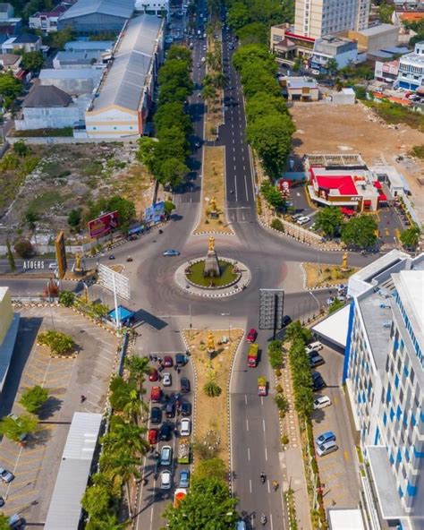 Terdapat 3 negara yang menghuni pulau kalimantan, indonesia, malaysia, dan brunei darussalam, salah satu negara terkecil di asia tenggara. 20 Kota Terbesar di Pulau Jawa Beserta Jumlah Penduduknya ...