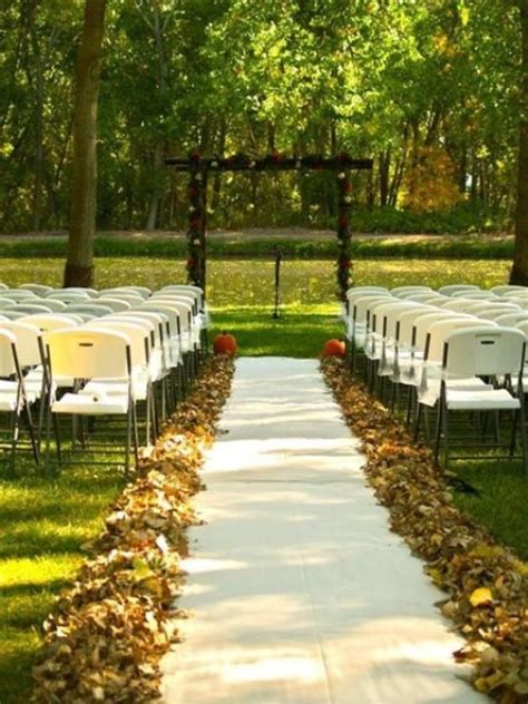 Read on to see a ton more stylish fall wedding ideas and learn a bit more from the bride. 36 Awesome Outdoor Décor Fall Wedding Ideas - Weddingomania
