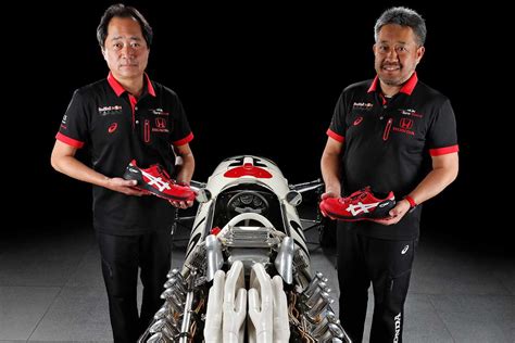 2019年からhonda F1のパートナーとしてスタッフをシューズ＆ウェアで支えているアシックス。今回はシューズにテーマを絞りおなじみのキー