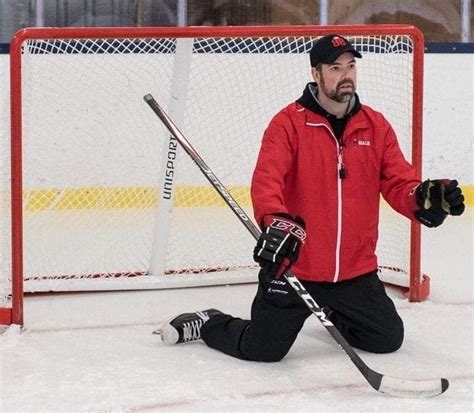 Målvakten stannar i södertälje idag 11:36 om ssk vill ha kvar mig så känns det stort. INSTRUKTÖRER - BB Goalie Academy