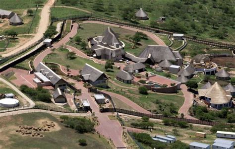 East griqualand müzesi'a 1.5 km uzaklıkta bulunan nkandla guest house, mthatha, ortak alanlarda ücretsiz wifi. Kuyaqhubeka ukukhuluma ngomuzi kaZuma oseNkandla | Eyethu News