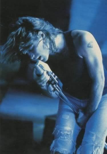 Now youґre pictures that you left behind. Jon @bonjovi (Always, 1994) ♫♪ ♥ ♪♫♪ ♫♪ ♥ ♪♫♪ ♥ | Jon bon ...