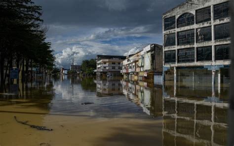 Bagi mendapatkan perkembangan semasa banjir di kelantan kita bersama wakil astro awani muhafandi muhamad. Banjir di Pahang, Terengganu, Kelantan bertambah buruk ...