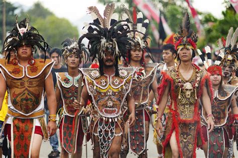 Gawai Ritual Adat Suku Dayak Iban Sebagai Wujud Rasa Syukur Atas Panen Melimpah
