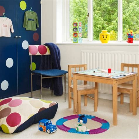 Si estas pensando en re decorar tu sala de estar y hacer que esta sea más cómoda y estilosa, aquí te dejamos algunas imágenes de salas modernas de las que podrás. Ideas de sala de juegos para usted y sus hijos, les encantará.