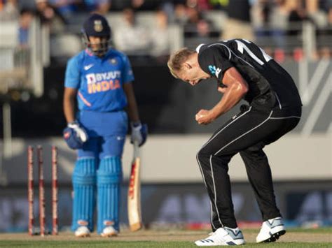 A tall 6 ft 6 inches bowler when bowls at a speed of 140+ kph, any batsman will be fearful of such bowlers. Trent Boult back in the New Zealand squad for Test series ...