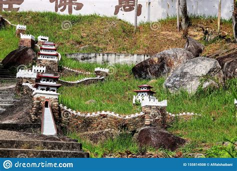 Hong kong's visitors seek out a wide range of natural, cultural and beautiful attractions and some of the most popular attractions remain the temples. Mini China Great Wall In Fu Lin Kong Temple Editorial ...