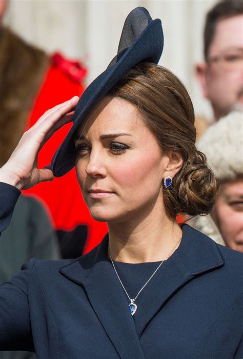 Kate Middleton Has A New Sapphire Jewelry Set To Match Her Engagement