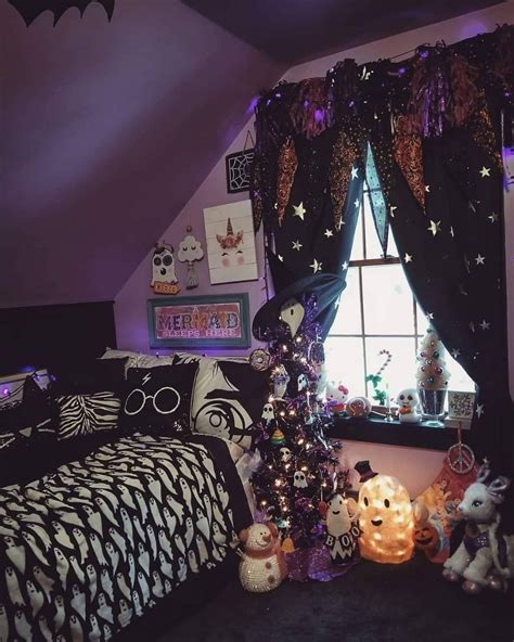 42 Cozy Halloween Bedroom Decorating Ideas Halloween Bedroom Decor