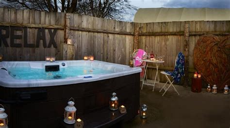 15 Log Cabins And Lodges With Hot Tubs Yorkshire Coast 2023 Best Lodges With Hot Tubs