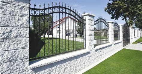 Individuell gestaltete gartenmauern als sichtschutz, sitzplatz und überdacht. PiaMont-Gartenmauer-Zaunsystem | Betonwerk Linden