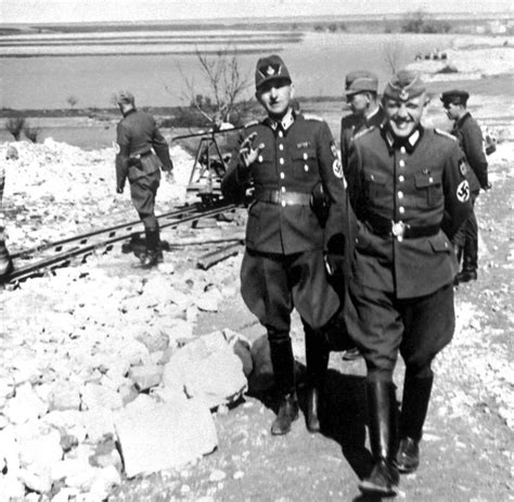 Juni 1942 zerstörten deutsche einheiten unter der führung der ss als racheakt für die ermordung des reichsprotektors reinhard heydrich das dorf. Tschechoslowakei: Das Attentat auf Heydrich und die ...