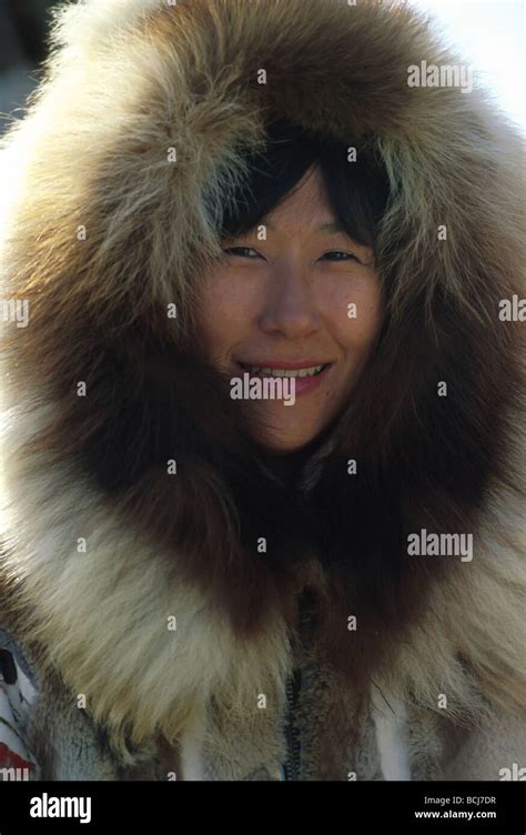 Alaska Native Eskimo Woman In Stockfotos Und Bilder Kaufen Alamy