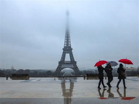 Paris Will Install 8 Foot Bulletproof Glass Walls Around The Eiffel
