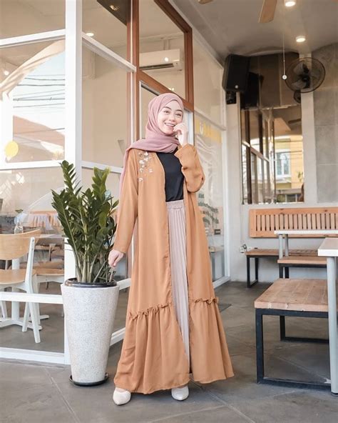 10 Ide Padu Padan Outfit Hijab Dengan Long Outer Simple And Stylish
